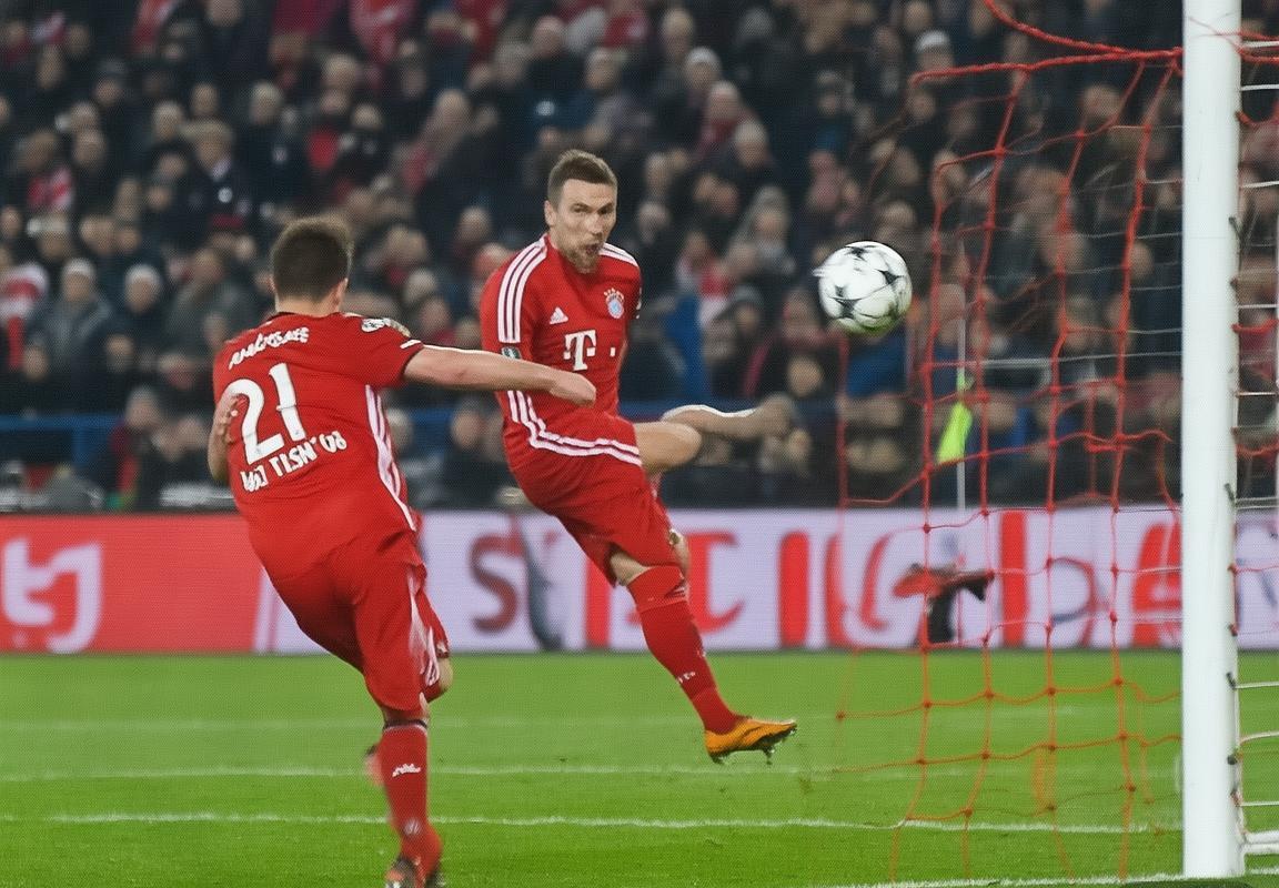 巴黎拜仁巅峰对决：战术心理全解析(图3)